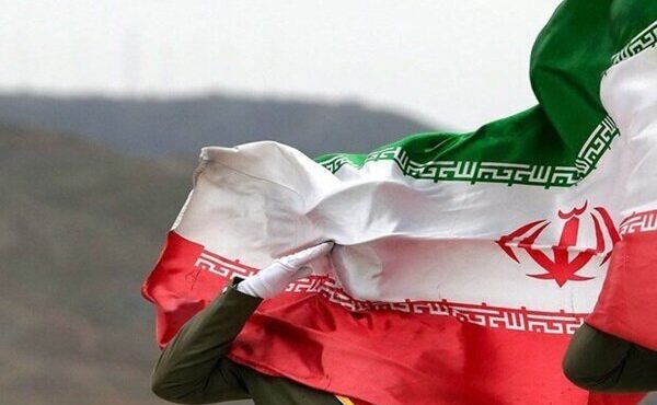 این پرچم را با خون معنا کرده‌اند