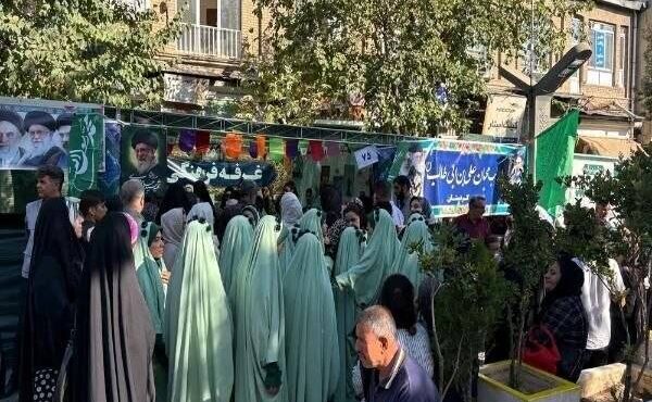 جشن مهمانی «امت احمد» در سنندج؛ حضور پرشور موکب ها و مردم