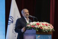 دشمن تلاش می‌کند تا دولت‌ها را از صف مردم جدا کند