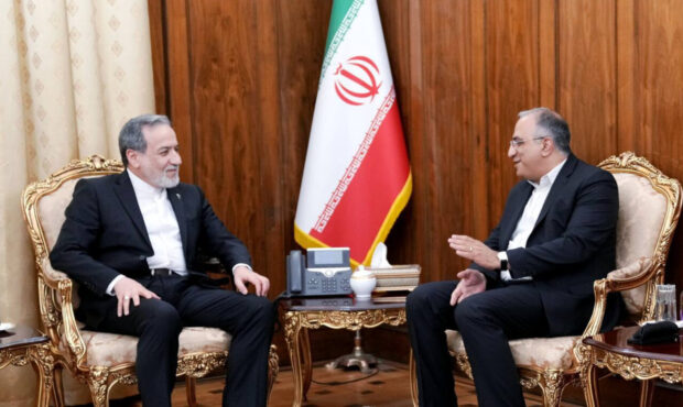 دیدار نماینده مسیحیان ارامنه شمال کشور با وزیر امور خارجه