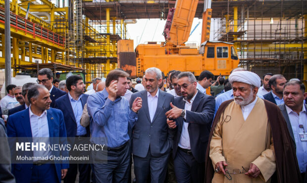 سفر وزیر امور اقتصادی و دارایی به استان بوشهر سفر وزیر امور اقتصادی و دارایی به استان بوشهر