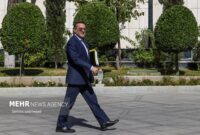 صرفه‌جویی ۲۲ همتی منابع دولت از محل حذف پست‌های اداری موازی