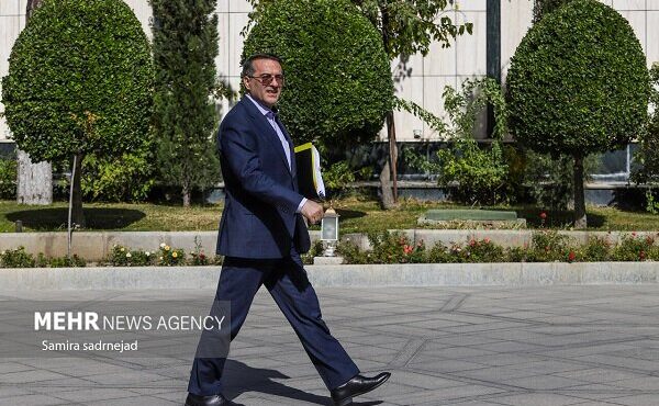 صرفه‌جویی ۲۲ همتی منابع دولت از محل حذف پست‌های اداری موازی