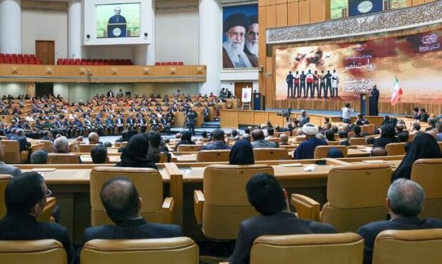 قدردانی از استانداران بوشهر، هرمزگان و کرمان در جشنواره شهید رجایی