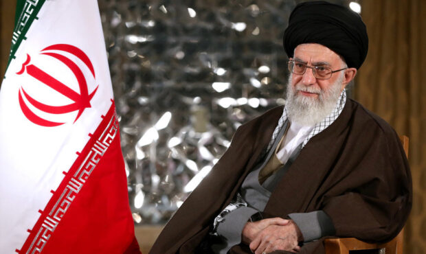 ایران را فقط مرزها نگه نداشتند؛ فارسی نگه داشت