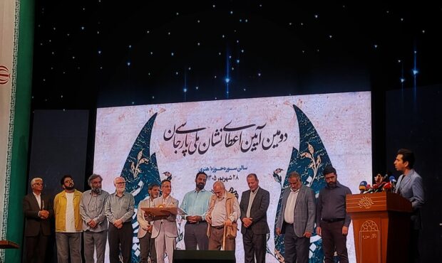 بنیانگذار تارنمای گنجور، برگزیده نشان ملی پارسیجان شد بنیانگذار تارنمای گنجور، برگزیده نشان ملی پارسیجان شد