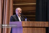 دانش آموزان باید با شخصیت‌ها و مفاخر ایرانی آشنا شوند