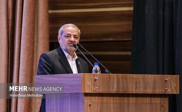 دانش آموزان باید با شخصیت‌ها و مفاخر ایرانی آشنا شوند