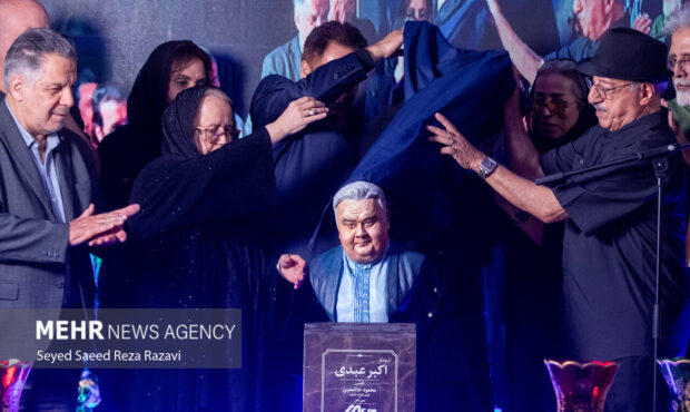 رونمایی از تندیس اکبر عبدی؛ هنرمندی که به خاطره‌ای ملی تبدیل شد