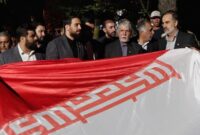 صالحی به جمع پرچمداران در میدان ولیعصر تهران پیوست