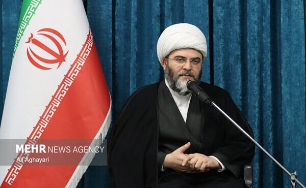 مردم نمی‌گذارند قیمت پایان جنگ، فروختن عزت ایران باشد