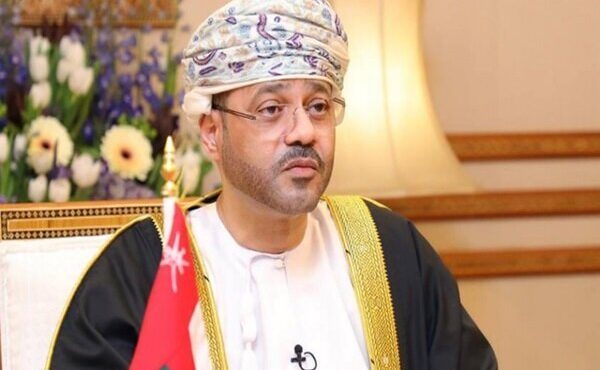 وزیر امور خارجه عمان بر حل سیاسی بحران یمن تأکید کرد