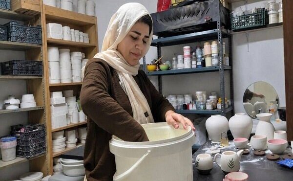 کورهای که در جنگ هم خاموش نشد؛ روایت زنی که از یک سرگرمی کارآفرین شد کورهای که در جنگ هم خاموش نشد؛ روایت زنی که از یک سرگرمی کارآفرین شد