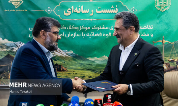 امضای تفاهمنامه همکاری مرکز وکلا و سازمان امور عشایر ایران امضای تفاهمنامه همکاری مرکز وکلا و سازمان امور عشایر ایران