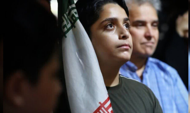 تجلیل از خادمان نظم و امنیت توسط دانش آموزان در اجتماعات شبانه کاشمر تجلیل از خادمان نظم و امنیت توسط دانش آموزان در اجتماعات شبانه کاشمر