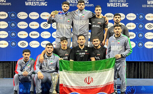 تیم کشتی آزاد امید ایران بر سکوی قهرمانی جهان ایستاد