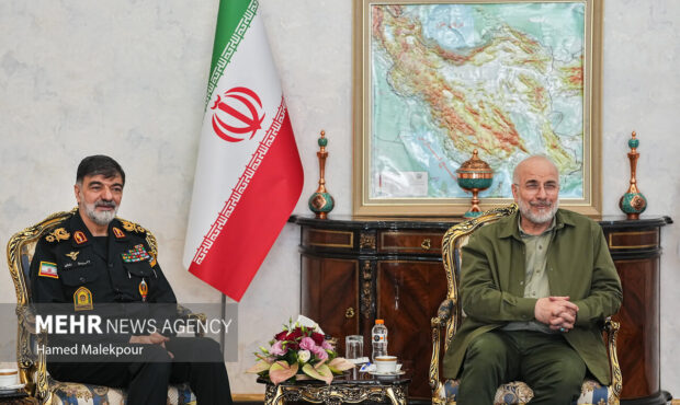 دیدار فرمانده و اعضای ستاد فرماندهی انتظامی کشور با رئیس مجلس دیدار فرمانده و اعضای ستاد فرماندهی انتظامی کشور با رئیس مجلس