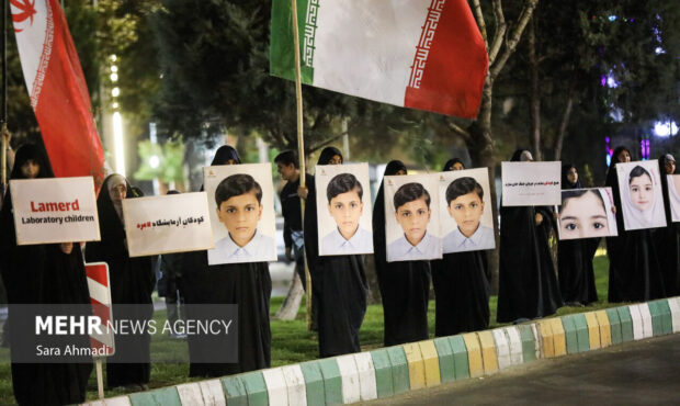 گرامیداشت شهدای مدرسه میناب در روز جهانی کودک در مشهد